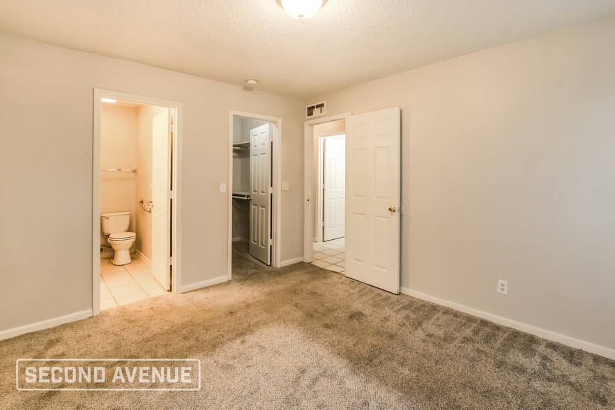 Building Photo - 2833 Kensington Ave