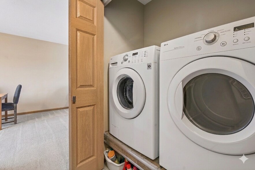 Building Photo - 3321 Berwood Ct W