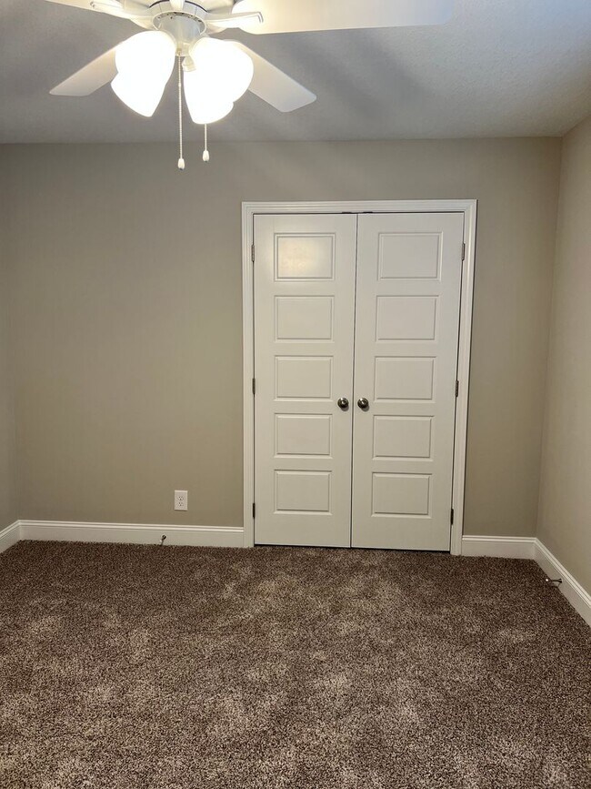 Building Photo - Brand New Three Bedroom