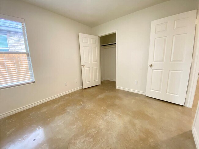 Building Photo - 2320 Duntov Dr