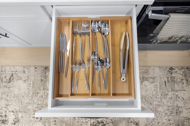 Building Photo - 420 Alpha St