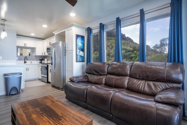 Building Photo - Epic Ocean-View 1bd at Makaua Village — Fully Renovated, Furnished, 2 Parking