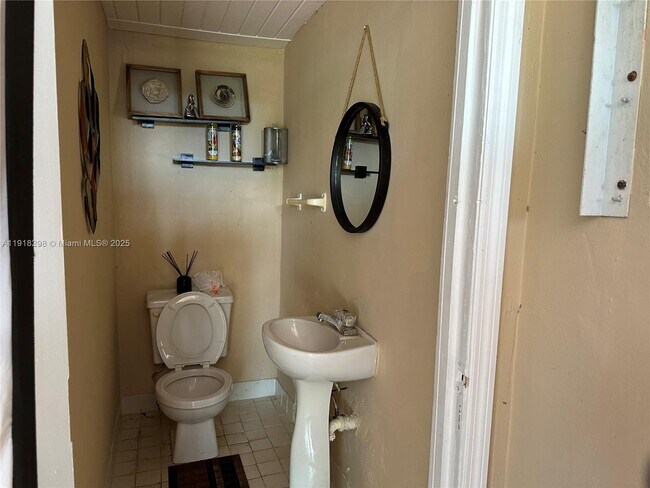 Building Photo - 6420 SW 18th Terrace