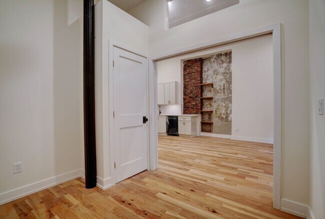 Building Photo - 620 S 8th St