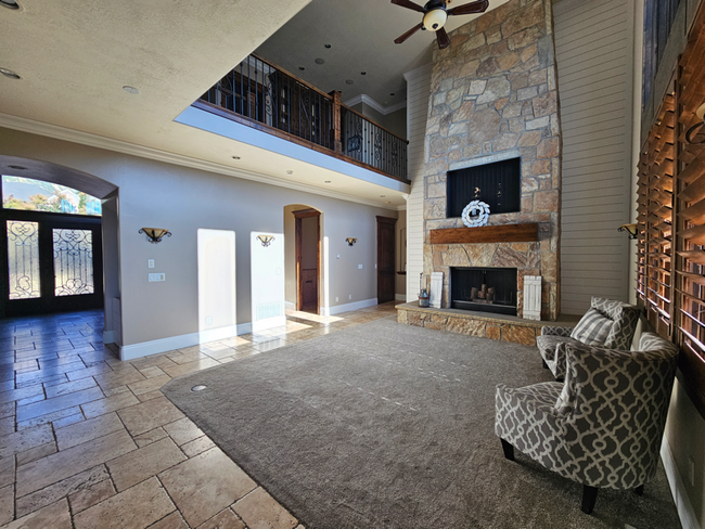 Building Photo - 738 Deer Hollow Rd