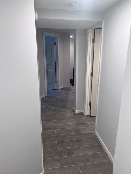 Building Photo - 522 Newton Ave N