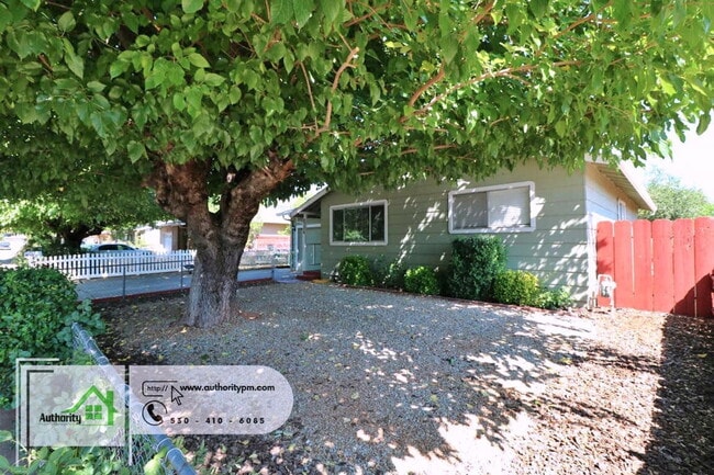 Building Photo - 2326 Corona St