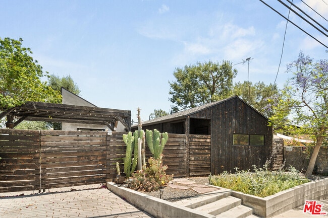 Building Photo - 485 Canyon Vista Dr