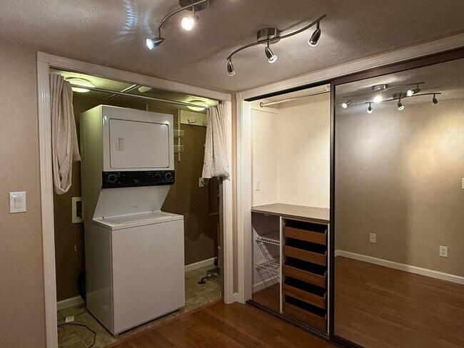Building Photo - Beautiful 1 bed 1 bath home close to Spoka...