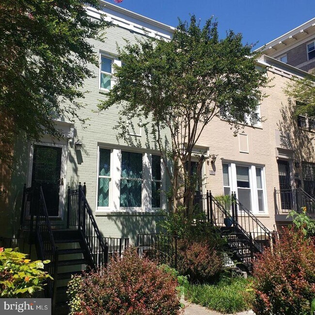 Building Photo - 1906 17th St NW