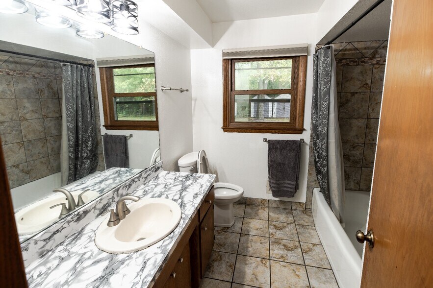 Building Photo - 8684 N 62nd St