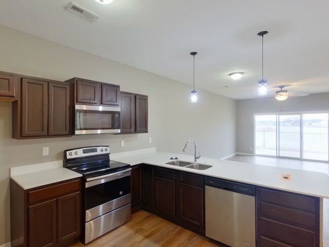 Building Photo - 447 S Longbranch Dr