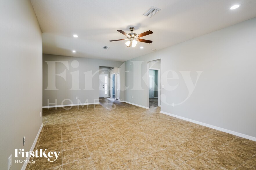 Building Photo - 6308 Twin Bridges Dr