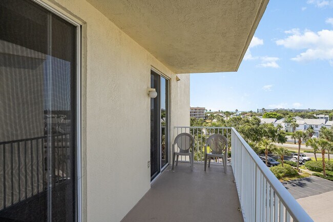 Building Photo - Solana Lake G501
