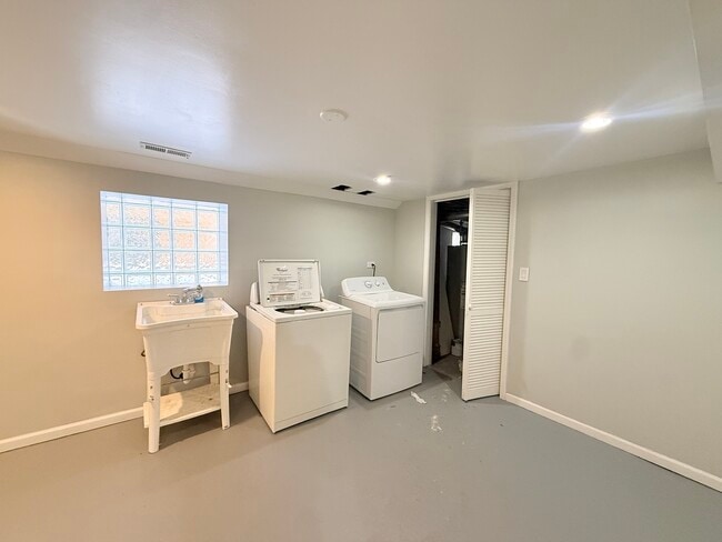 Building Photo - 7239 S Campbell Ave