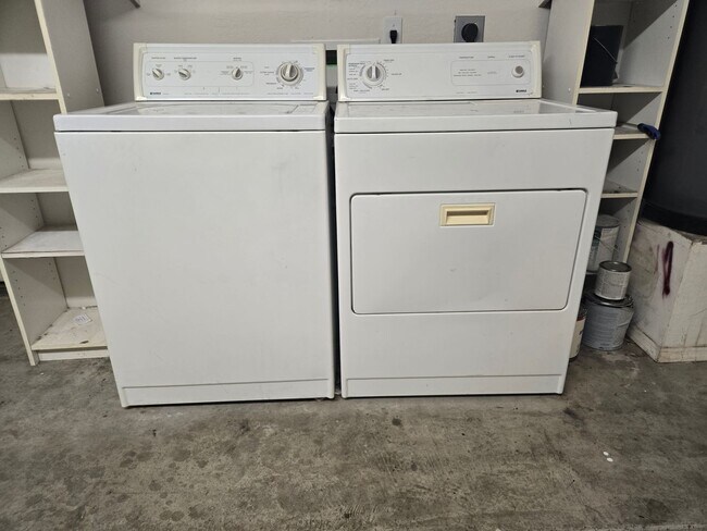 Building Photo - Coming Soon! A cozy 3 bed, 2 bath, located in El Mirage (Available 05/15/26)