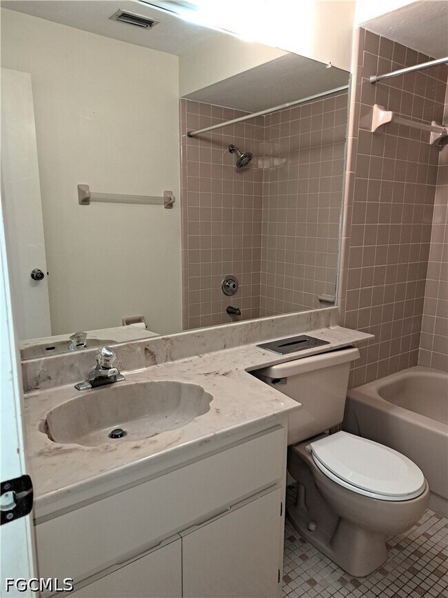 Building Photo - 10525 Putnam Ct