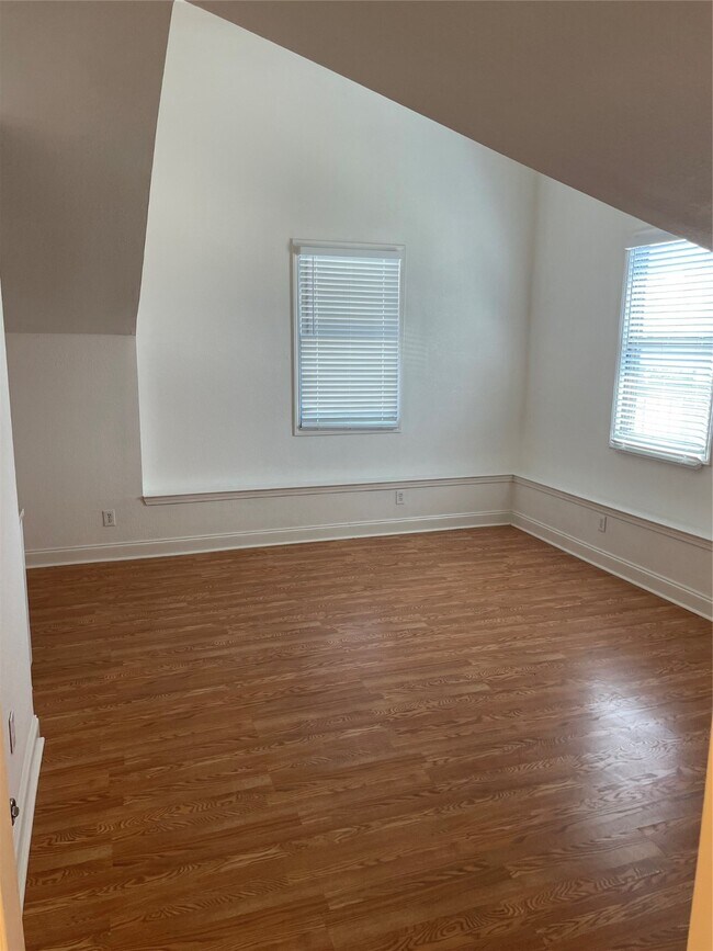 Building Photo - 2110 Chenevert St