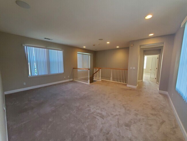 Building Photo - STUNNING SPACIOUS 5 BEDROOM HOME IN CONCOR...