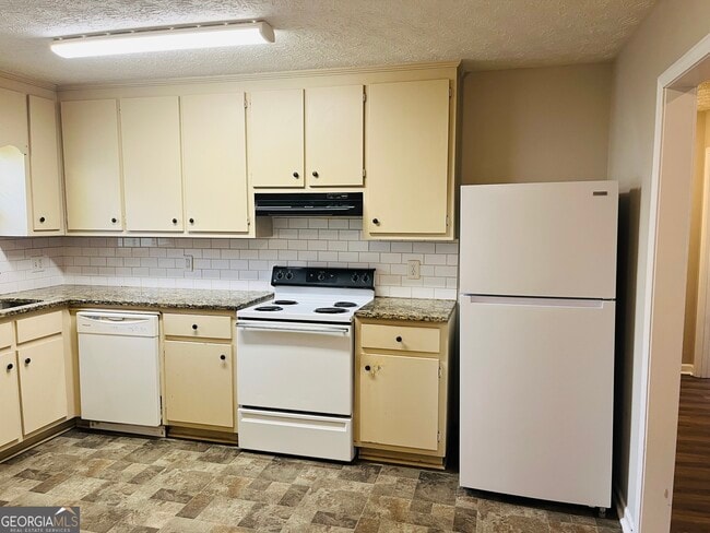 Building Photo - 12 Fredda Ln