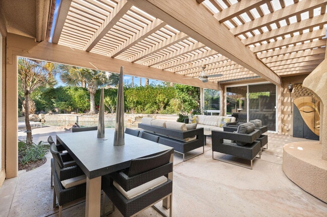 Building Photo - 49105 Casa Del Rio