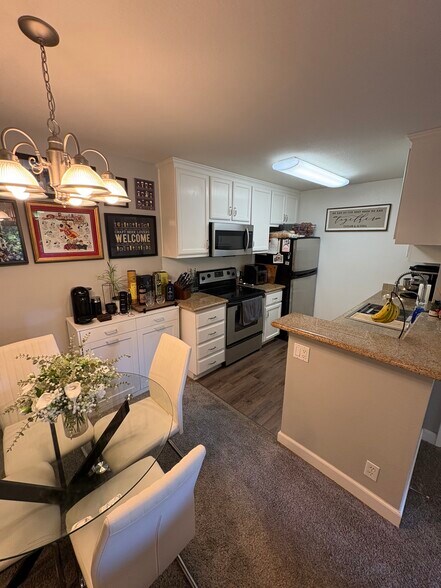 Building Photo - 2701 Somerset Park Cir