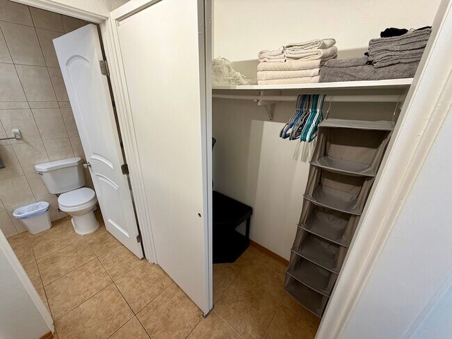 Building Photo - 355 Kalanianaole St