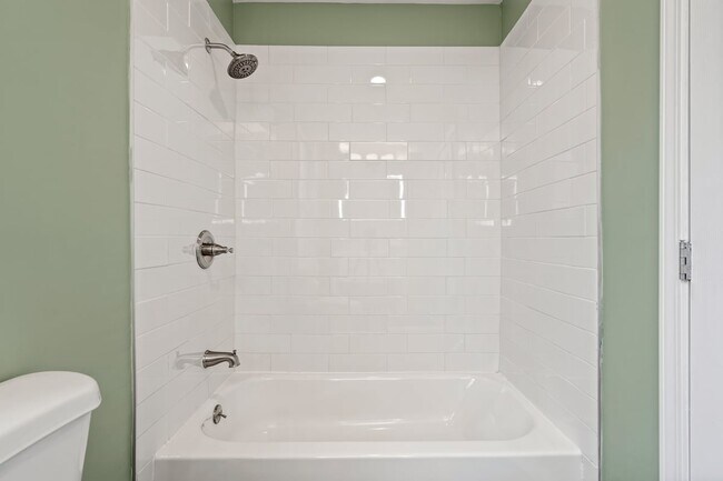 Bathroom #2 upstairs featuring tiled shower/tub - 4517 Tracy Ave
