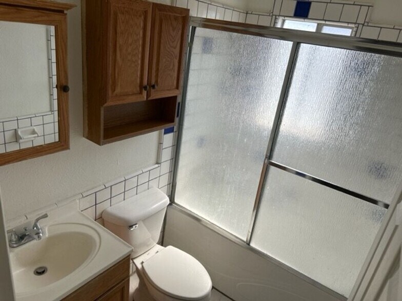 Building Photo - House:  3 Bedroom / 1 Bathroom - North Highlands