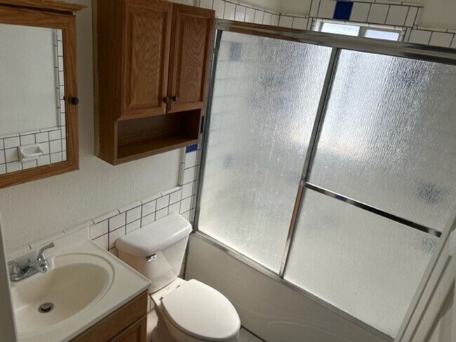 Building Photo - House:  3 Bedroom / 1 Bathroom - North Highlands