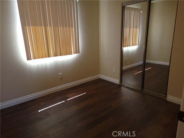 Building Photo - 1719 W 39th Pl