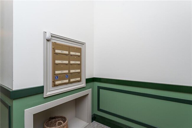 Building Photo - 915 Liberty Ave