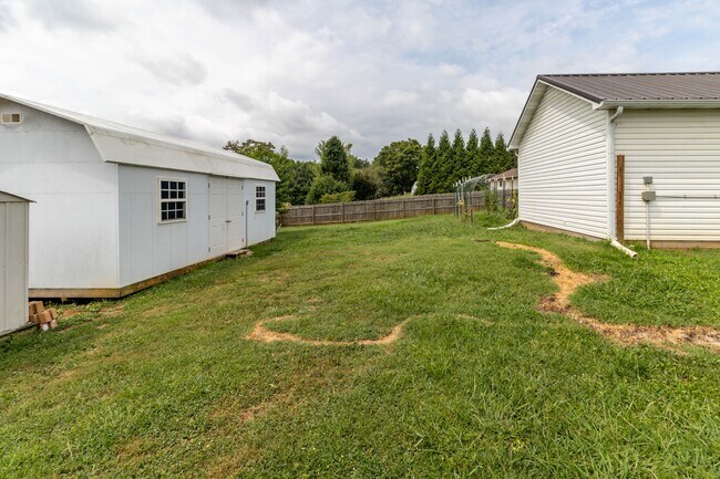 Building Photo - 2821 Vicksburg Ln