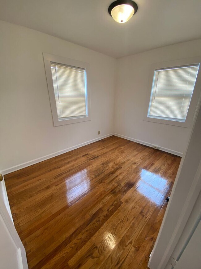 Building Photo - 2 Bedroom | 1 Bathroom Single-Family Home Near OSU – Pets Welcome!
