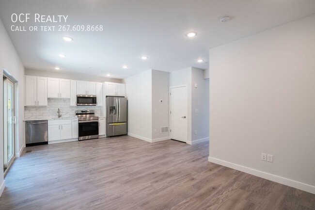 Building Photo - Grays Ferry Three Bedroom with Private Patio