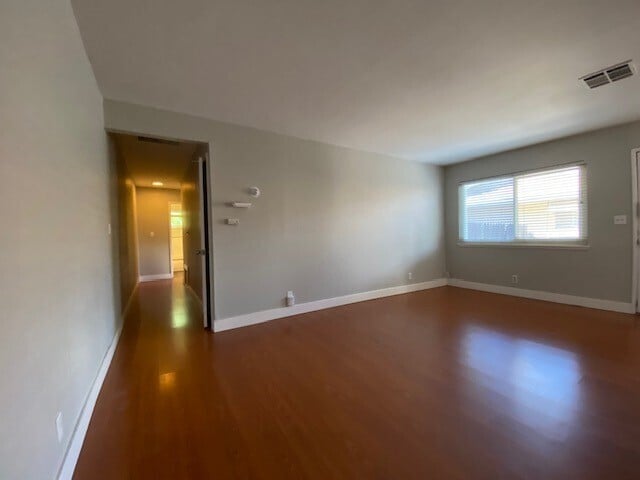 Building Photo - Charming 2-bedroom, 1-bath, 800 sq. ft. du...