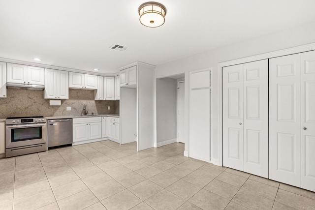 Building Photo - 10575 Caminito Glenellen