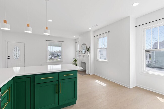 Building Photo - Charming + Modern Highland Park Home - 3 Beds, 2 Baths, Fenced Yard, + Plenty of Parking!