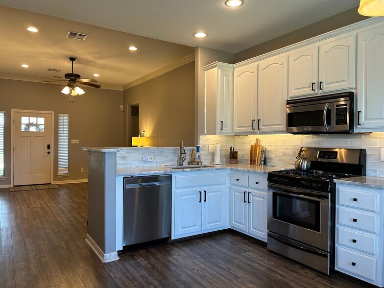 Open kitchen and eat in dining - 411 Mason Cir