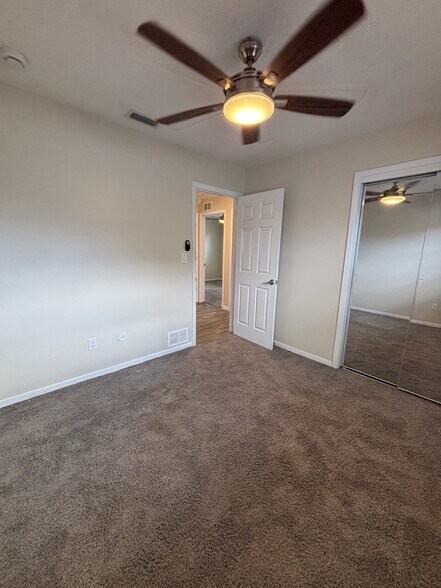 Building Photo - 4 Bed/2 Bath