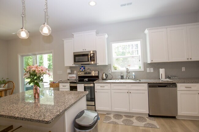 Building Photo - 125 Lancashire Ln