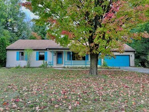 Building Photo - Cute, Comfy & Full of Charm!