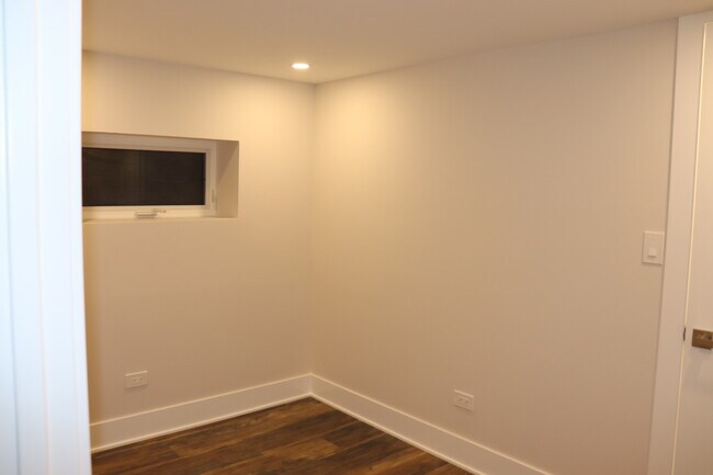 Building Photo - 3418 N Nordica Ave