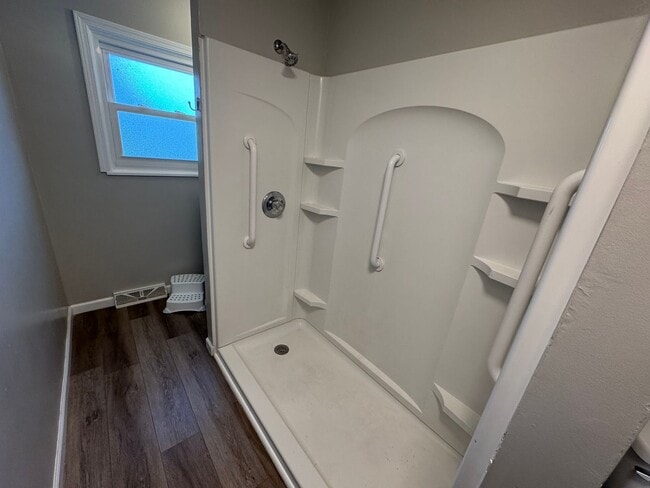 Building Photo - 3 Bedroom 2 Bath house in Bettendorf