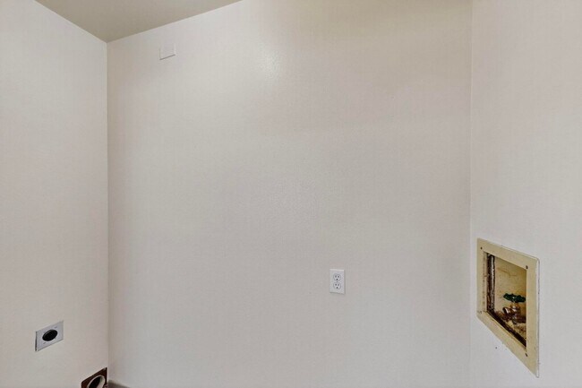 Building Photo - NE House 3/bd 1.75/ba 1/cg