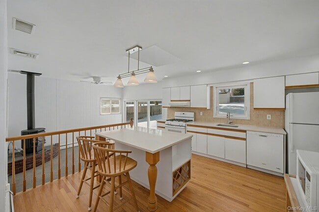 Building Photo - 22 7 Ave