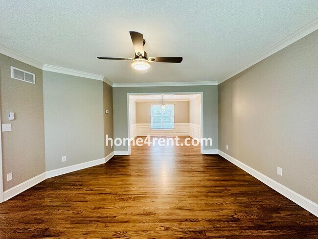 Building Photo - Wonderful Belton Home w/ Wood Floors, Finished Basement and Fenced Yard!