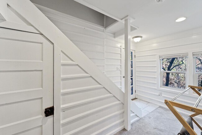 Building Photo - 373 Bluff Ave