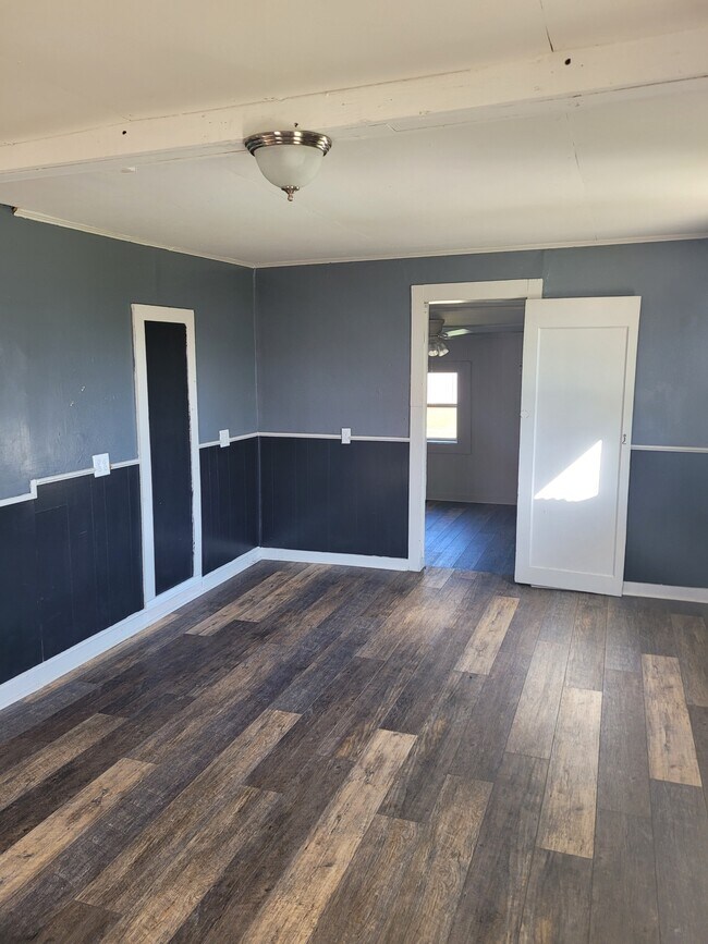 Building Photo - 109 N Suire St