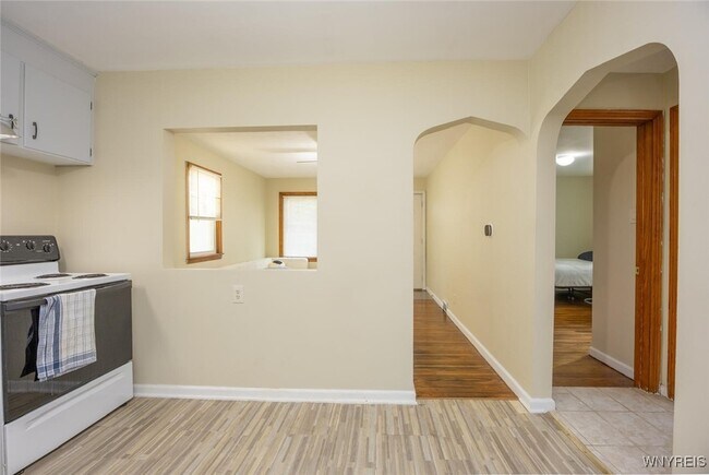 Building Photo - 2784 Monroe Ave